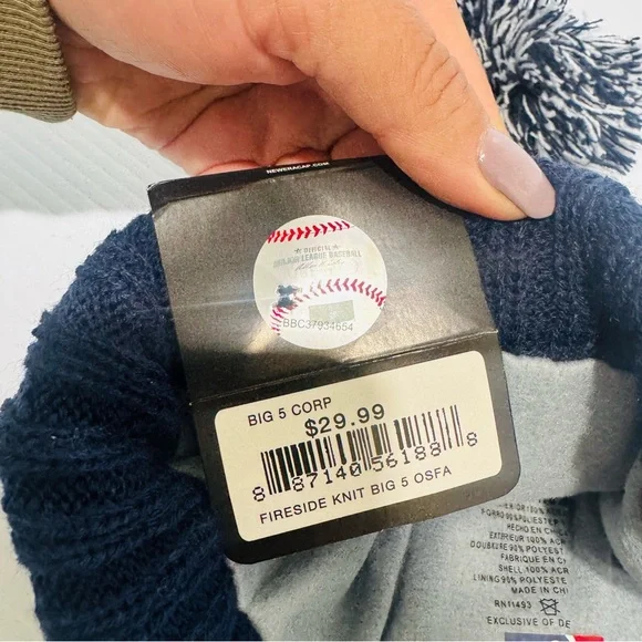 New Era MLB New York Yankees Blue and White Knit Beanie - Picture 3 of 7